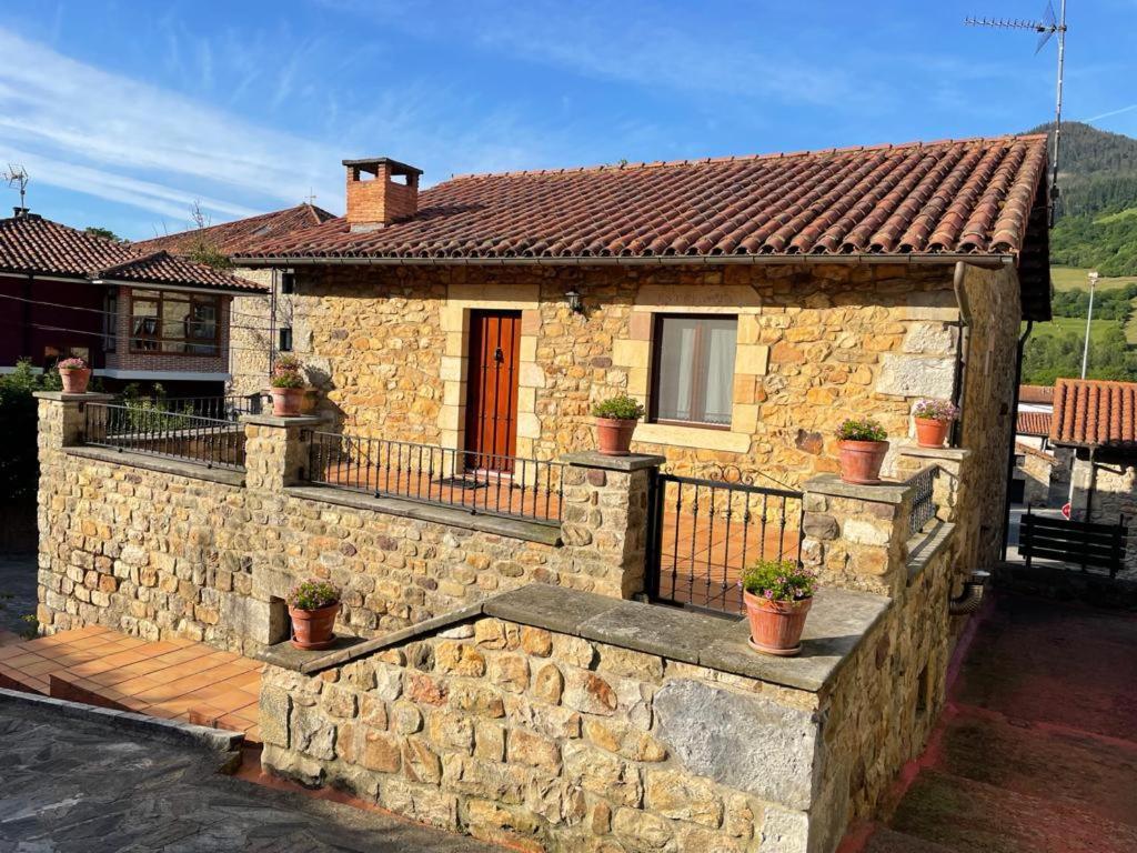 Apartamentos Rurales La Casa Vieja De Alceda Luaran gambar