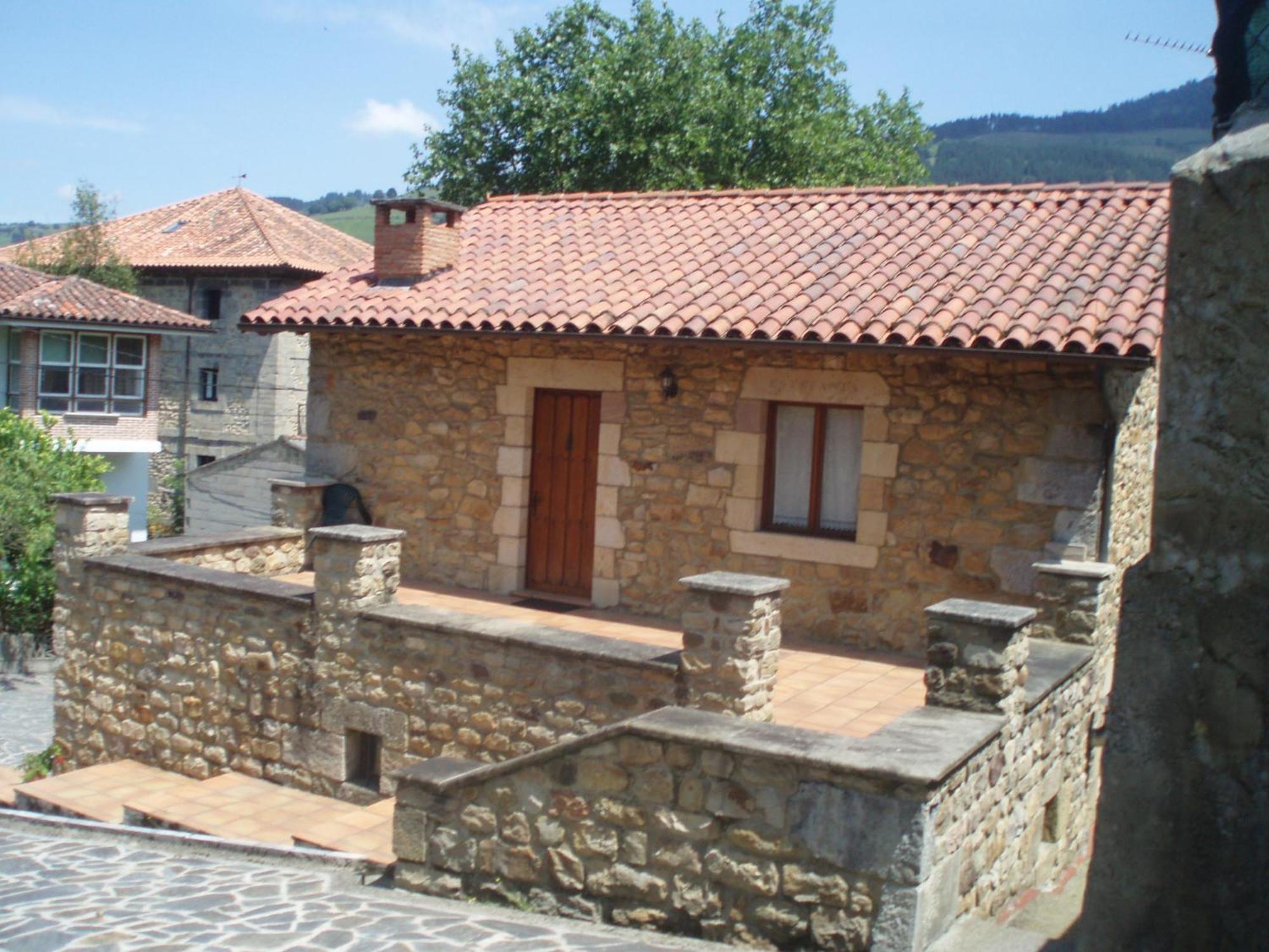 Apartamentos Rurales La Casa Vieja De Alceda Luaran gambar