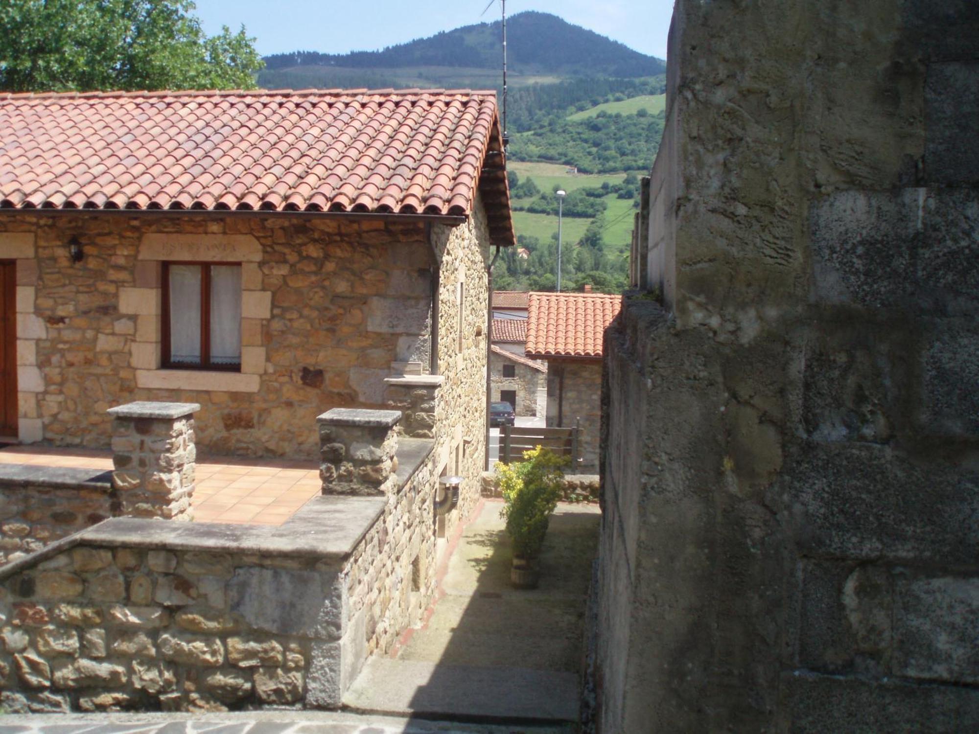 Apartamentos Rurales La Casa Vieja De Alceda Luaran gambar