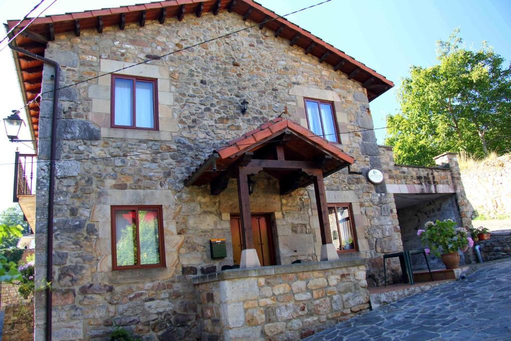 Apartamentos Rurales La Casa Vieja De Alceda Luaran gambar