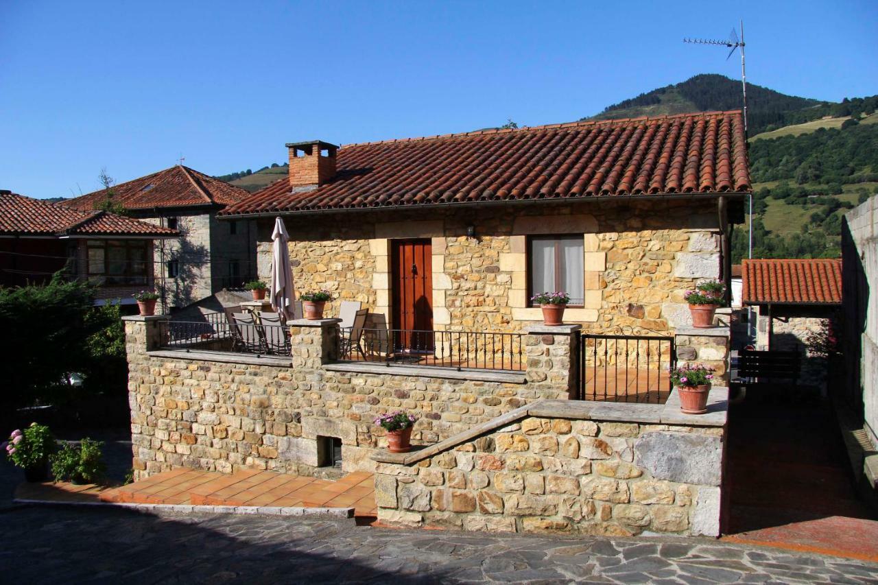 Apartamentos Rurales La Casa Vieja De Alceda Luaran gambar